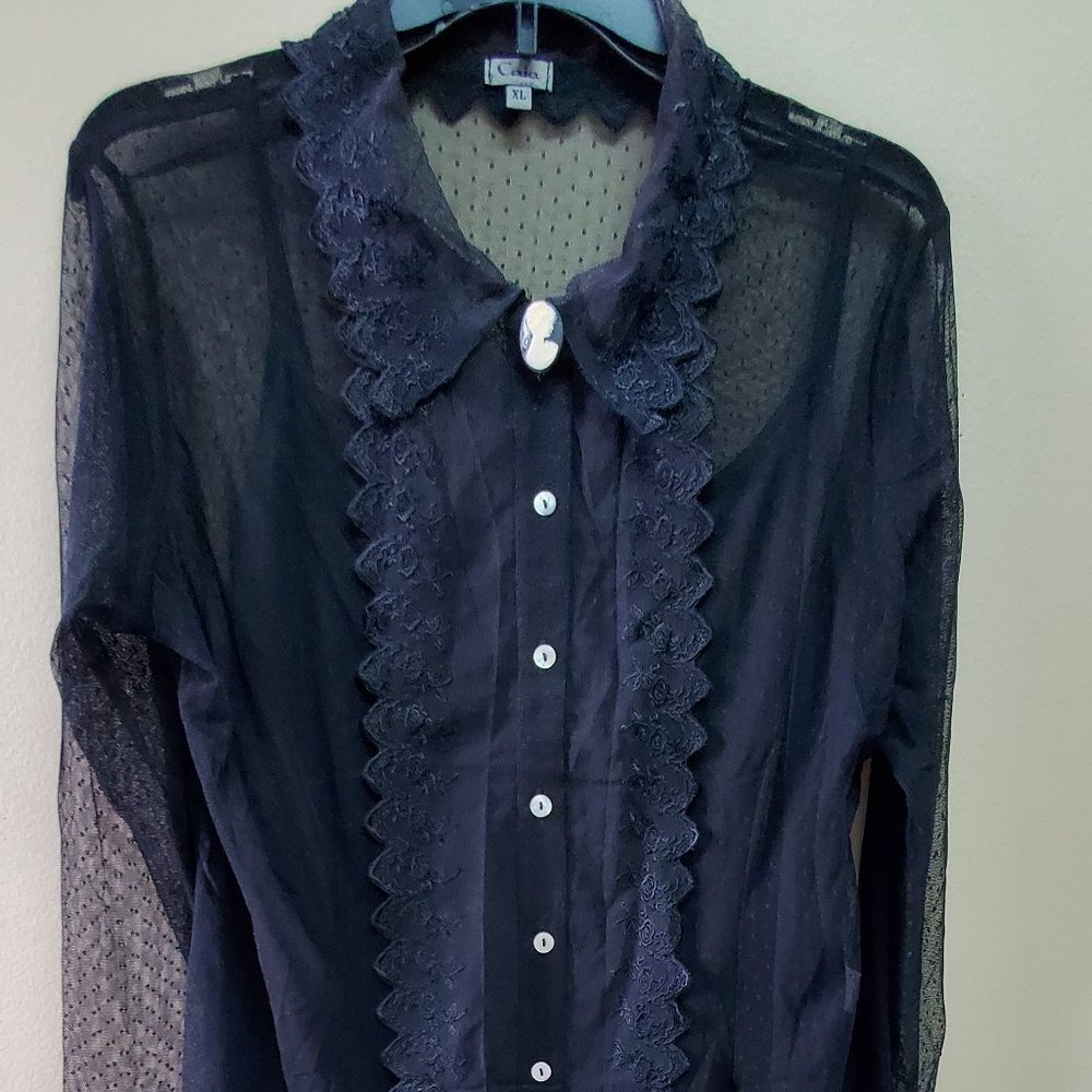 Caia Two Piece Black Lace With Cameo